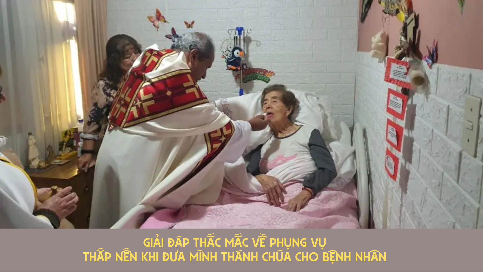 Giải đáp thắc mắc về phụng vụ: Thắp nến khi đưa Mình Thánh Chúa cho bệnh nhân 
